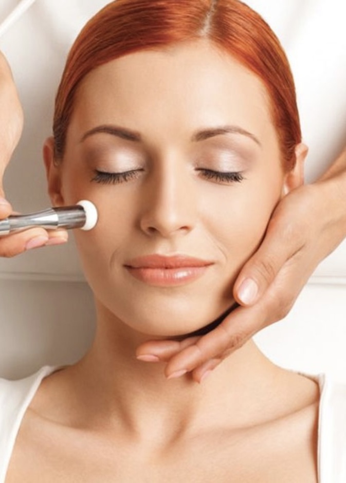 تقشير الجسم بالليزر يساعد على تقشير البشرة