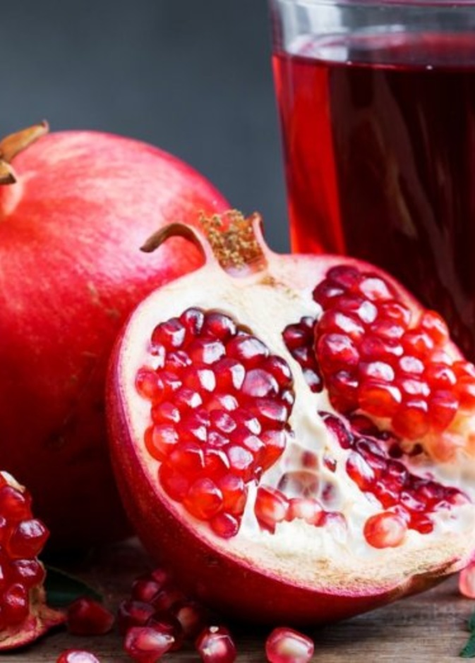 فوائد الرمان المتعددة وتأثيره على طول العمر