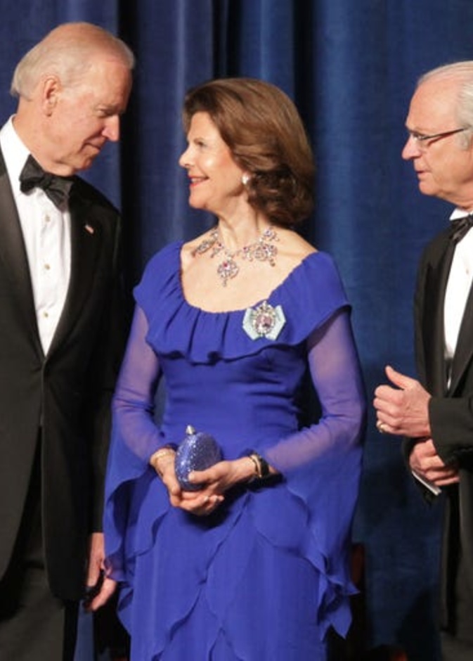 التقى بايدن أيضا بالملك كارل السادس عشر غوستاف  ملك السويد وزوجته الملكة سيلفيا 