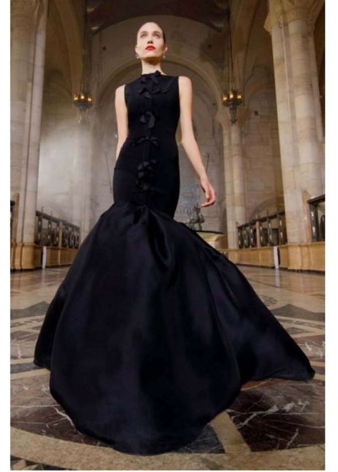 فستان راقي من Carolina Herrera  