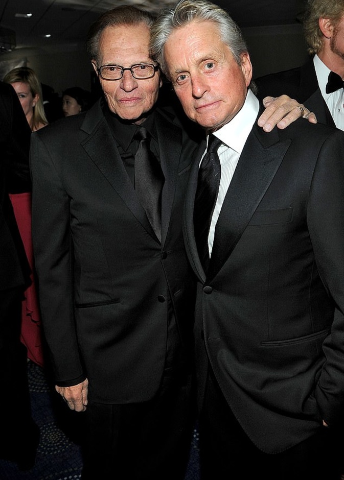 لاري كينج ومايكل دوجلاس