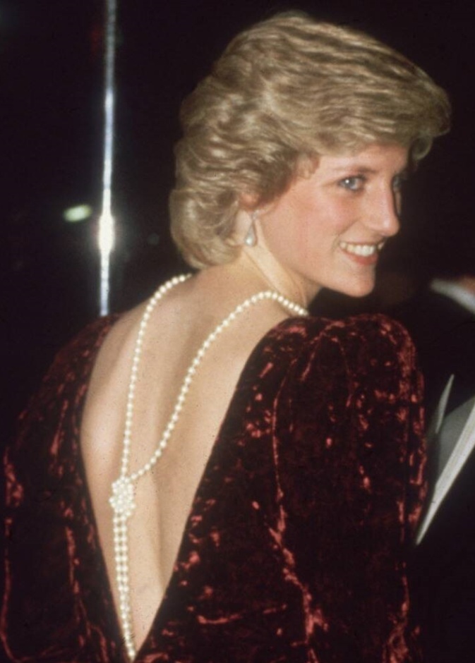  الأميرة الراحلة ديانا Princess Diana بسلسال الظهر المفتوح