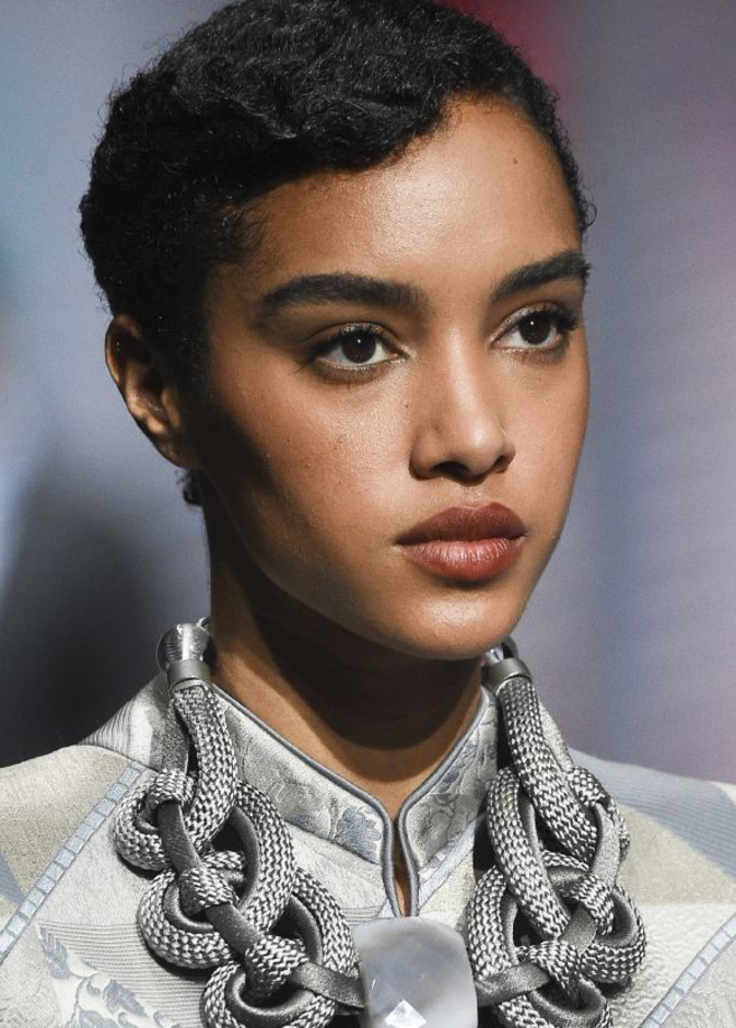 الوان مكياج برونزية تناسب البشرة السمراء من Giorgio Armani