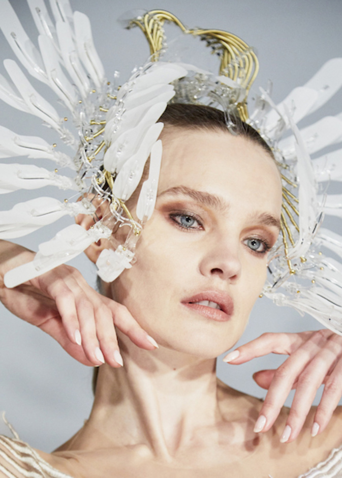  رسمات مكياج برونزي ساحر من وحي اطلالات Iris Van Herpen