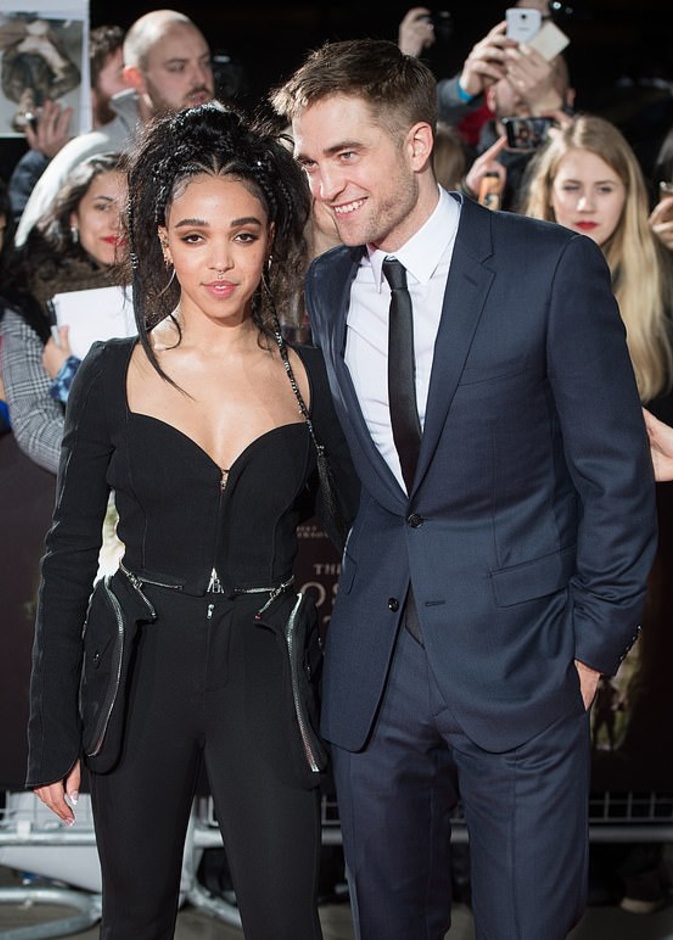 روبرت باتينسون و إف كيه إيه تويجز