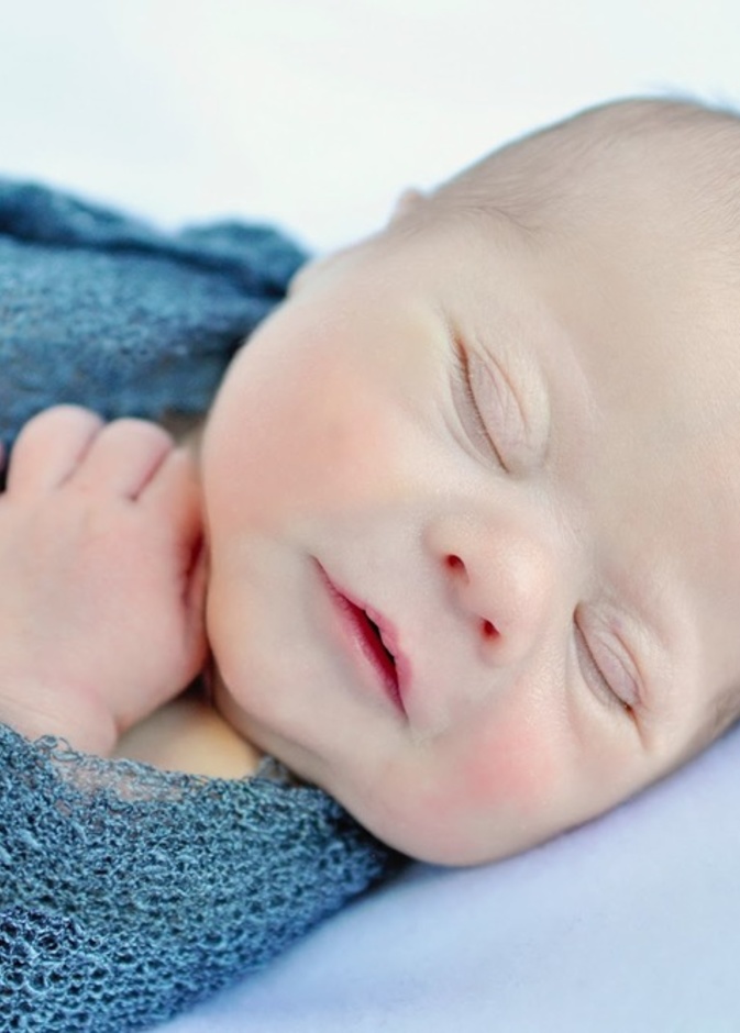 ما هي المشاكل الطبية المرتبطة بمتلازمة داون عند حديثي الولادة