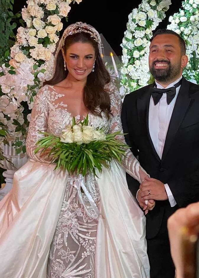 اطلالة درة في حفل زفافها