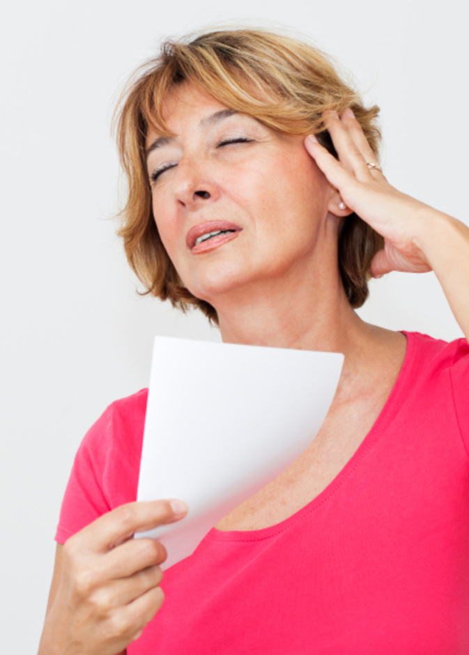  طرق علاج الهبات الساخنة لدى النساء وأسبابها