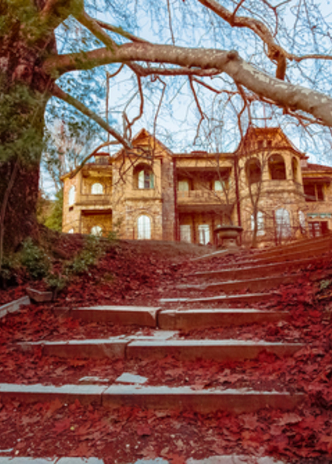 الحكومة اليونانية تستعد لتحويل القصر الملكي السابق إلى منتجع سياحي