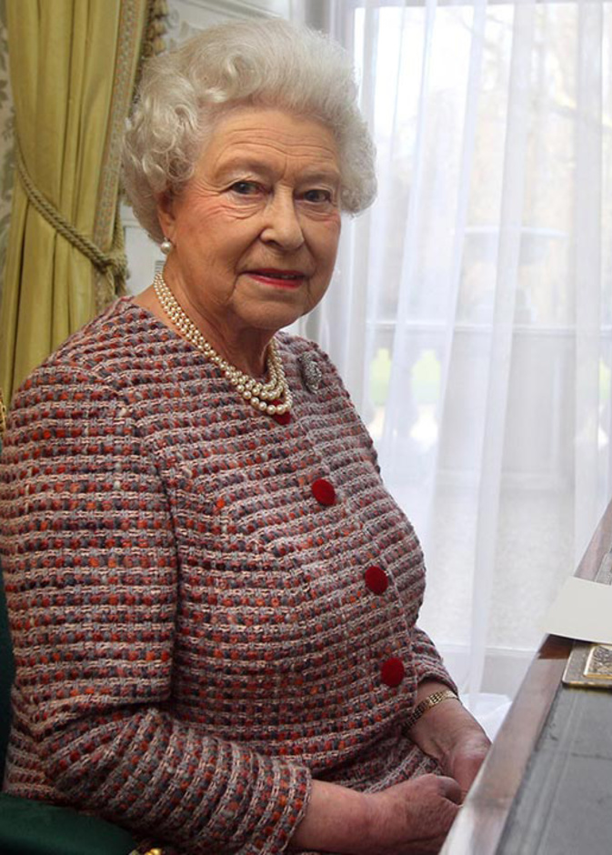 ملكة بريطانيا تستعد للتعاقد مع مدير لصفحات قصر باكنغهام على مواقع التواصل