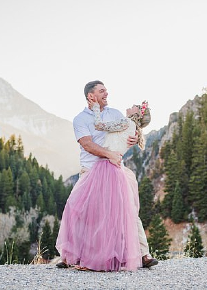 قصة شابة أحبت دي جي حفل زفافها وتزوجته بعد سنين