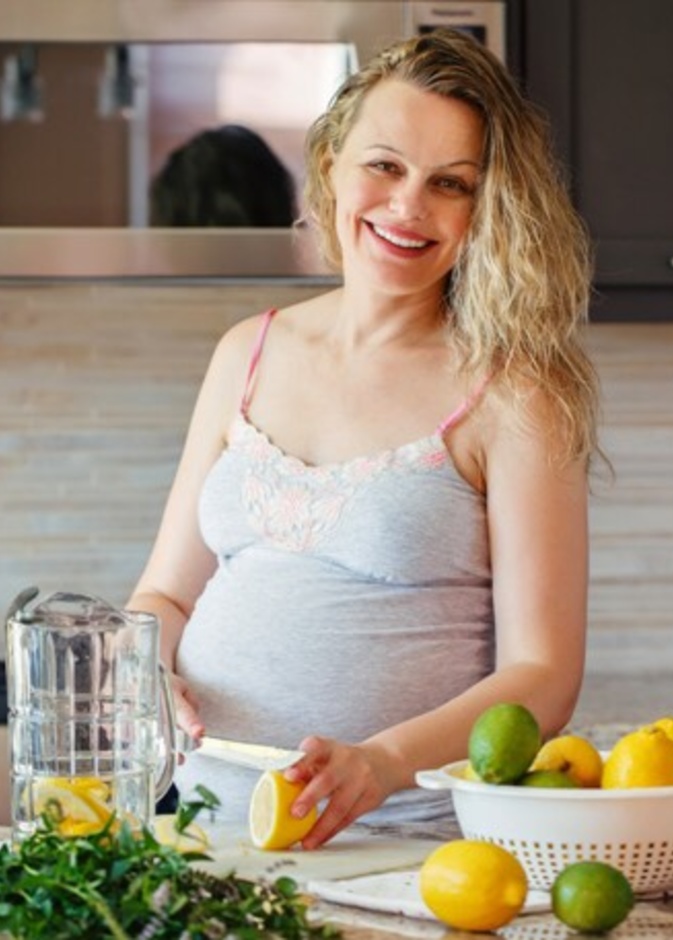 ما هي فوائد الليمون للحامل في الشهور الأولى