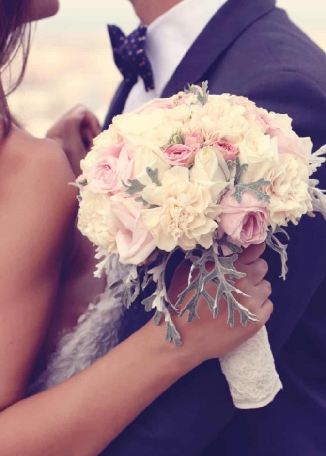 طلبت الإذن من عريسها لوداع صديقها السابق في زفافهما، هل وافق؟