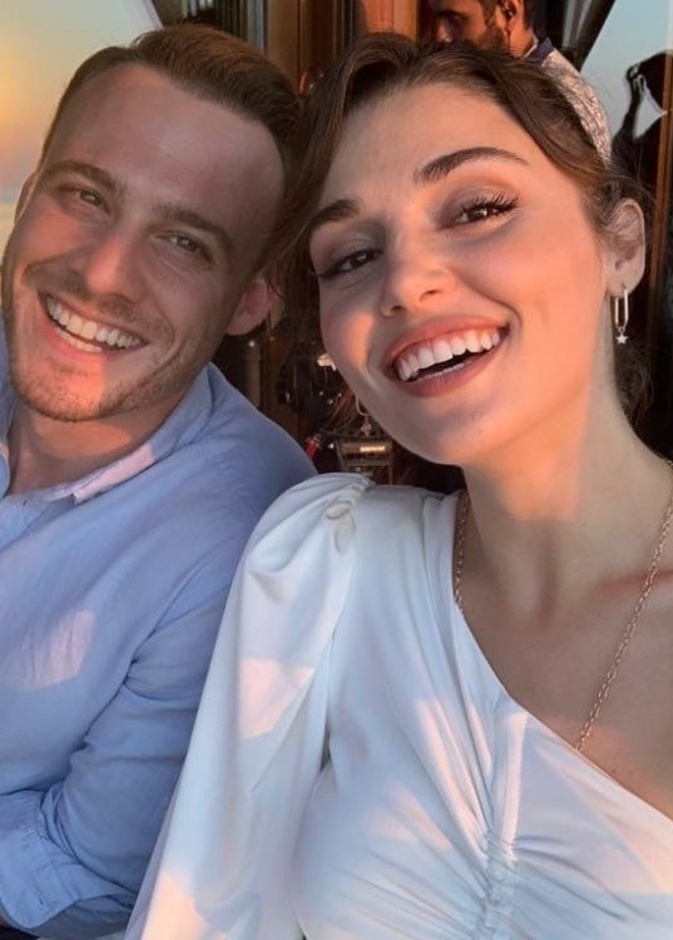 ابطال مسلسل "أنت أطرق بابي"