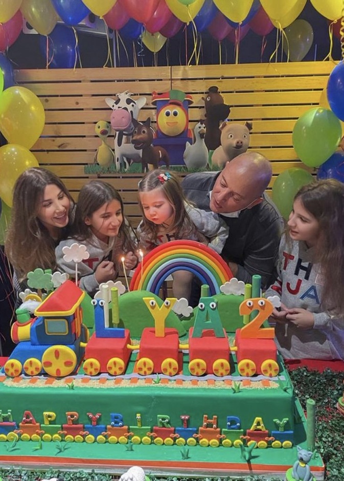 نانسي عجرم تنشر صور عائلية لطيفة بمناسبة عيد ميلاد ابنتها الصغيرة