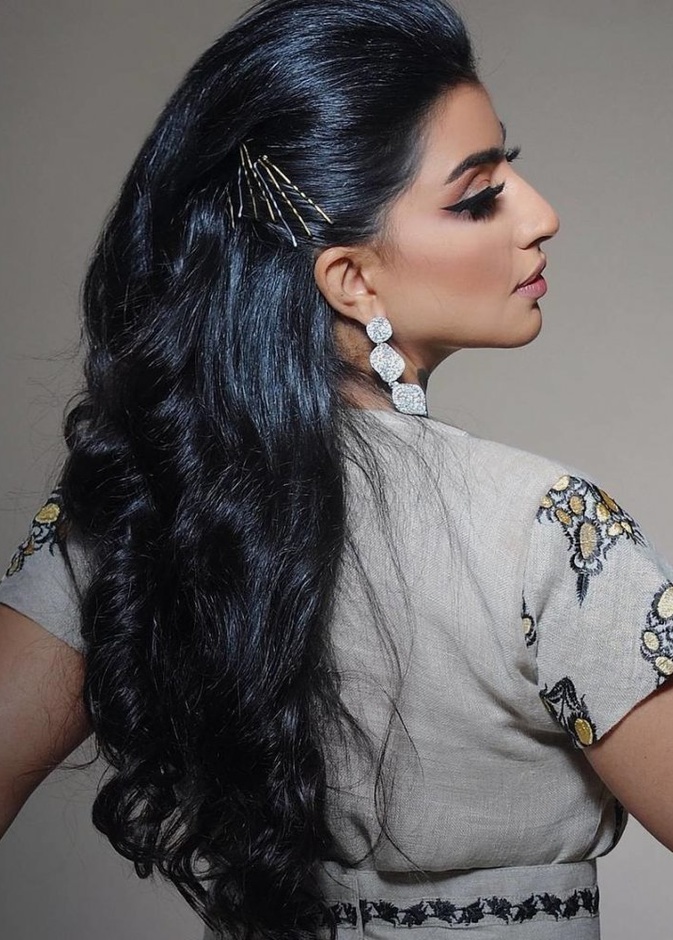  صبغ الشعر بالطرق الطبيعية هي إحدى النصائح لشعر صحي مثل بثينة الرئيسي