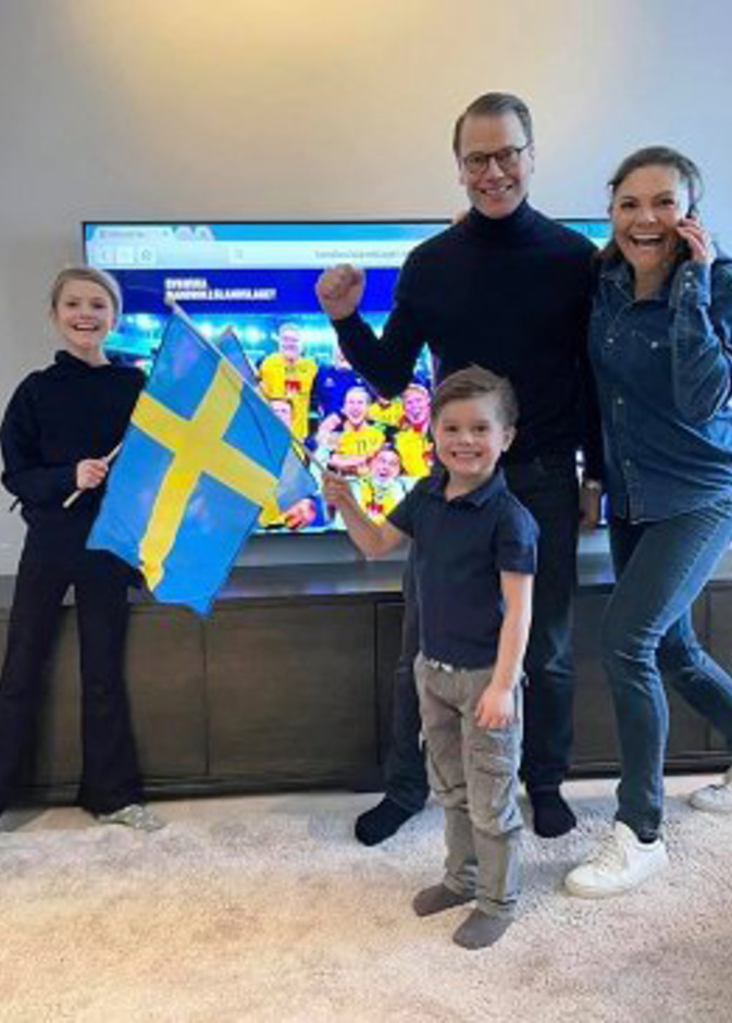 الأميرة فيكتوريا وعائلتها تابعت أحداث المباراة