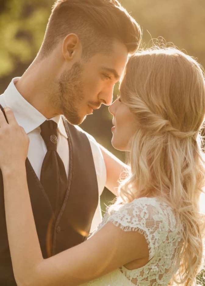 العريس يدعم قرار عروسه