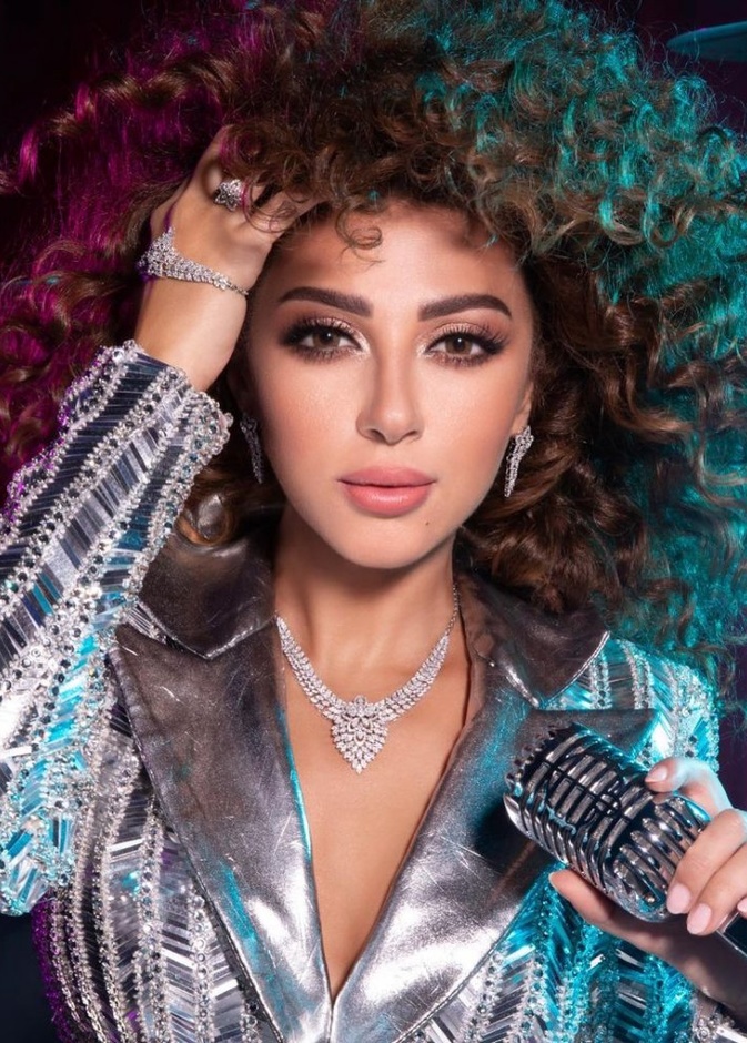 قلادات فخمة للعروس مستوحاة من ميريام فارس من دار Lazurde