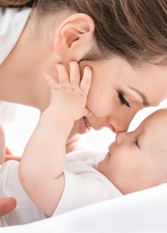 هل يؤثر أكل الأم على طعم حليب الثدي وكميته