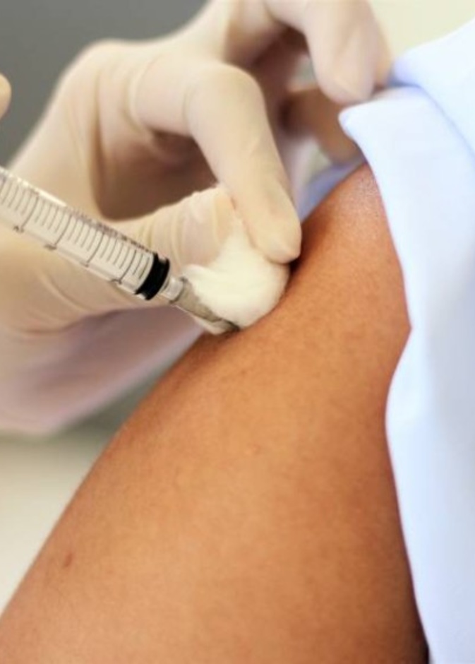  صحة أبوظبي تنتج 500 مليون إبرة خاصة بلقاح كوفيد-19