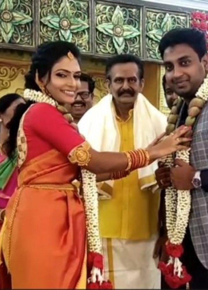  والد عروس متوفى منذ سنوات يشارك ابنته حفل زفافها