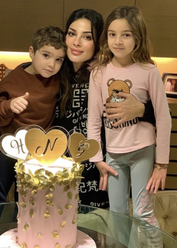 نادين نسيب نجيم تكمل احتفالات عيد ميلادها في المنزل برفقة أولادها