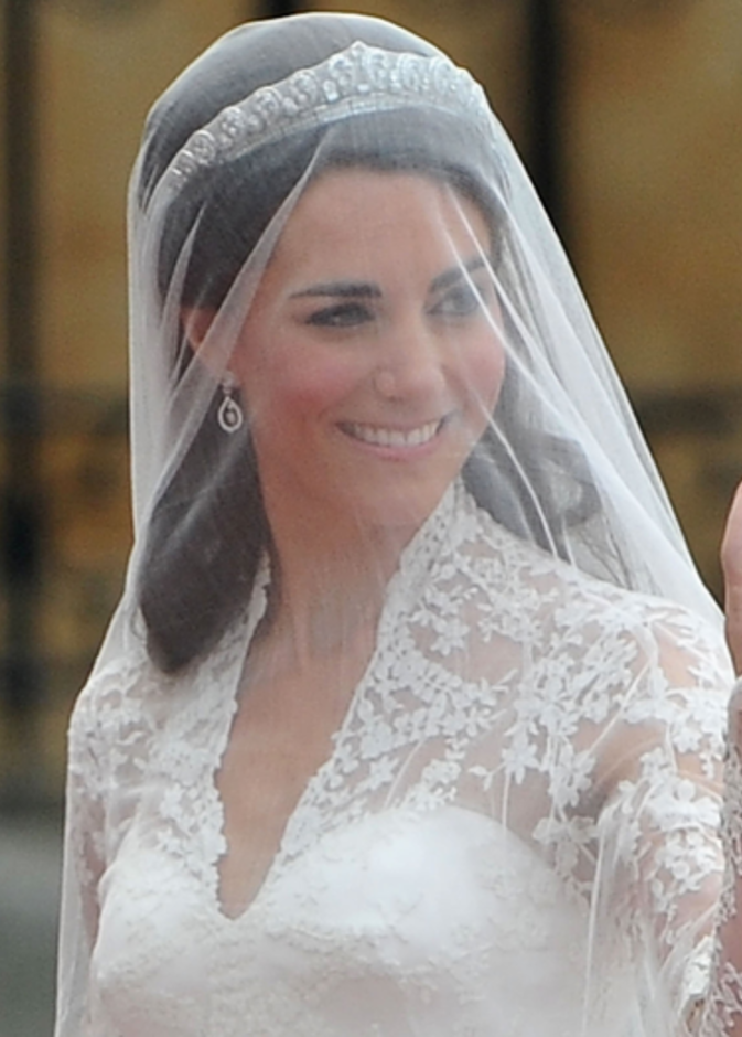 أجمل فساتين الزفاف الملكية التي كللت أشهر قصص الحب 