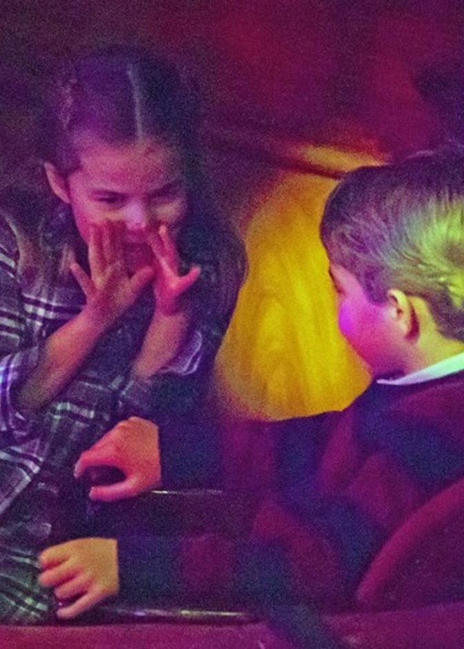 كيت ميدلتون تكشف عن صورة لم تنشر من قبل لطفليها الأمير جورج والأميرة تشارلوت