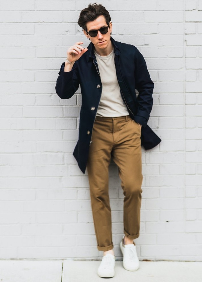 ألوان كلاسيكية أنيقة باطلالة بالجاكيت الربيعي بقصة البومبر باللون الكحلي