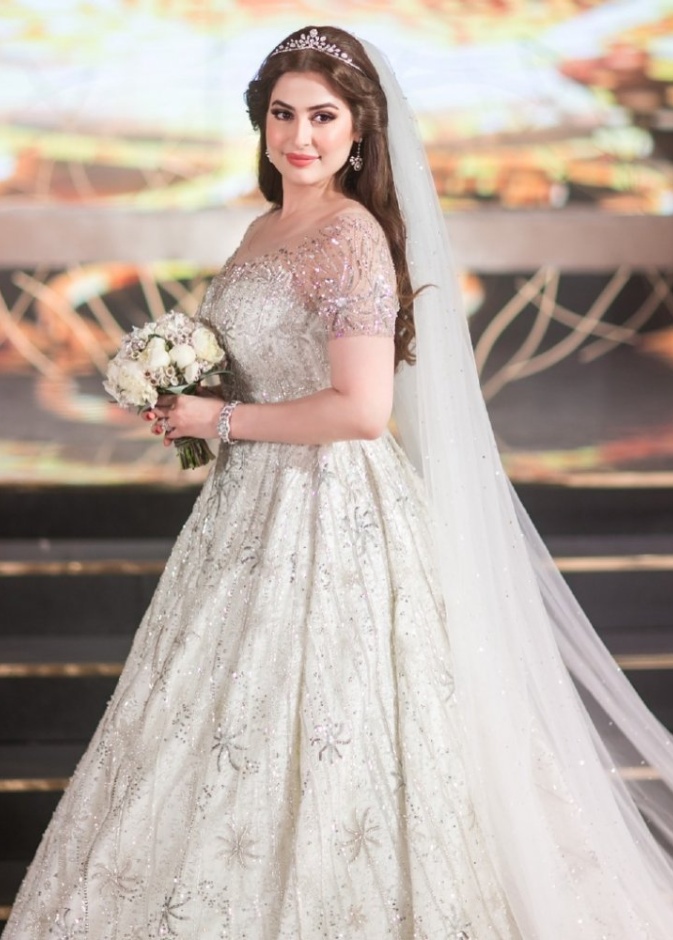 وصلت تكاليف فستان زفاف رؤى الصبان الى 100 الف درهم