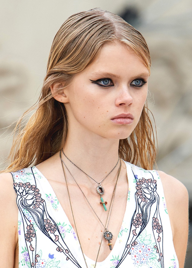 رسمات الايلاينر العريض غير المترابط من دار Chloe