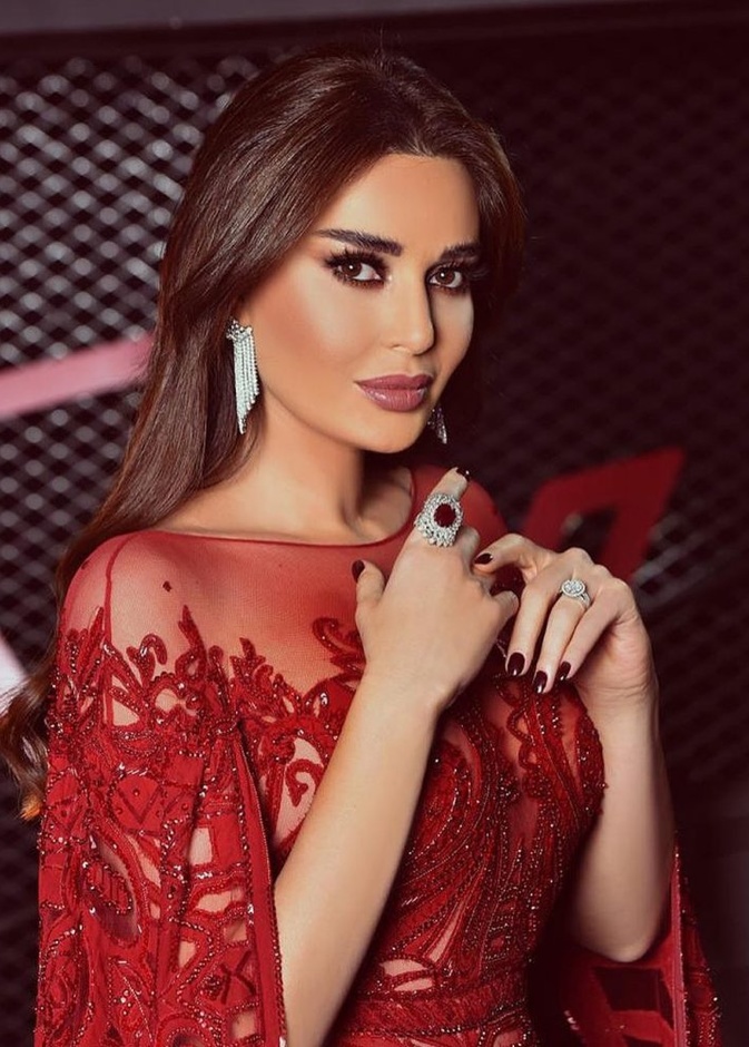 مكياج عصري برونزي على طريقة سيرين عبد النور