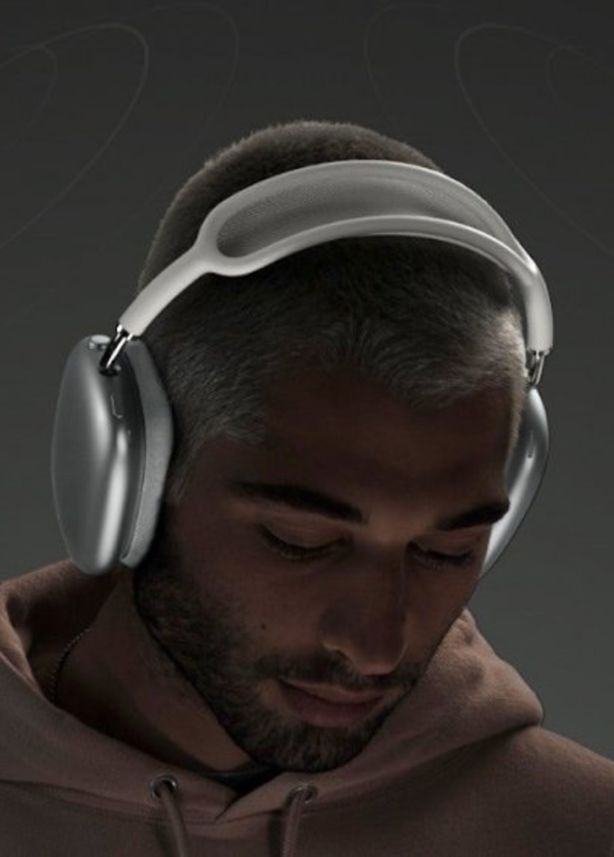 سماعة مصنوعة من الذهب وجلد التمساح النادر