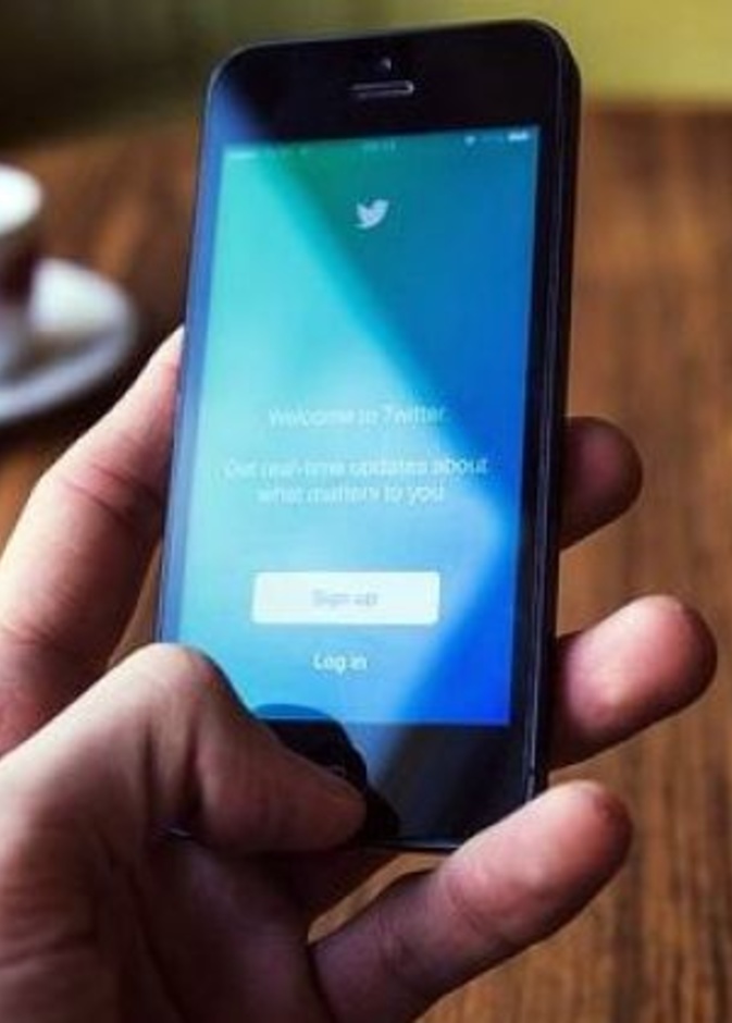 فرض رسوم على ميزات تويتر