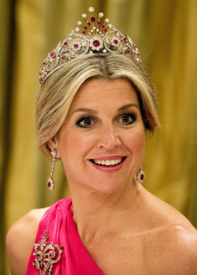  الملكة ماكسيما تتألق بتاج Ruby Peacock Tiara