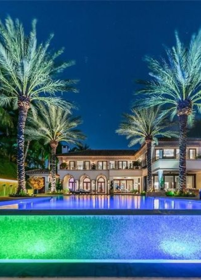  موقعه المميز في ستار آيلاند في ميامي وهي وجهة مفضلة للمشاهير