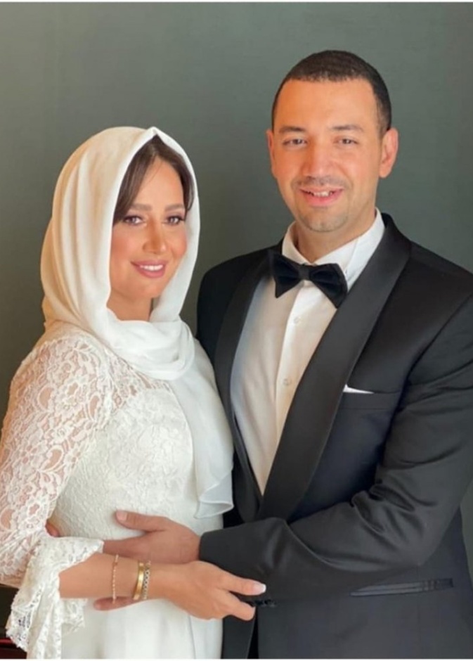 حلا شيحة ومعز مسعود خلال عقد قرانهما