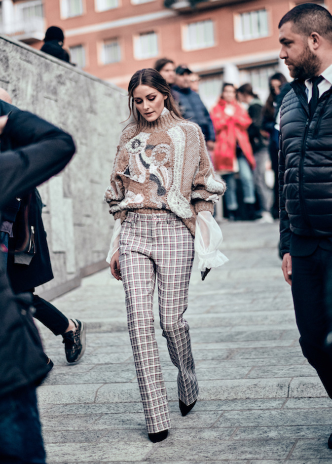 تنسيق مميز في البنطلون الكارو والسويتر الصوفية اعتمدته اوليفيا باليرمو