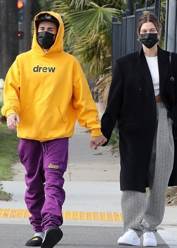 جاستن بيبر وهايلي بالدوين في نزهة الفالنتين