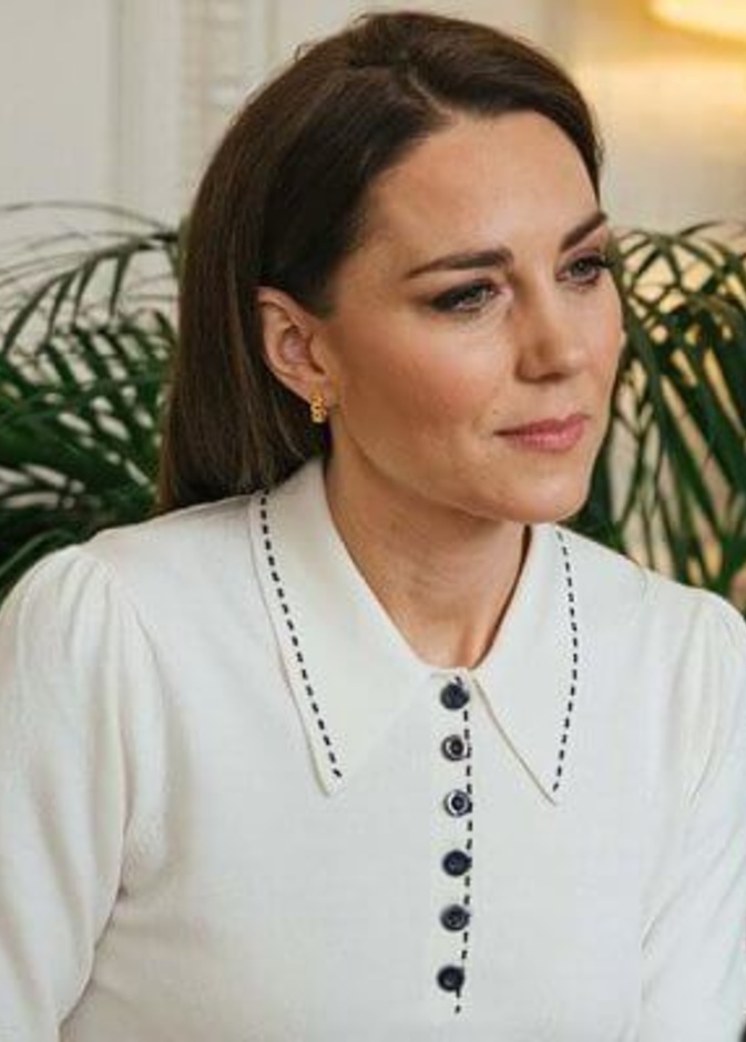 كيت ميدلتون تقابل فتاة صغيرة بزي أميرة 