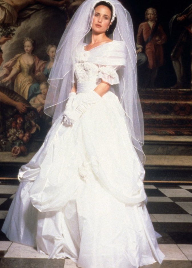 فستان زفاف شخصية كاري Carrie في فيلم Four Weddings and a Funeral