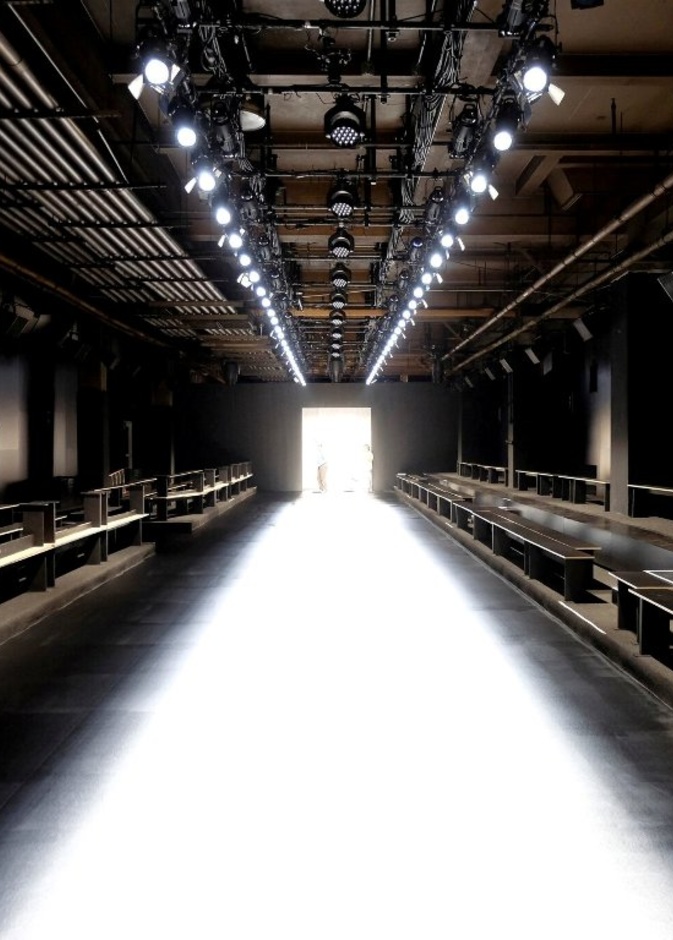 فيروس كورونا يفرض واقعاً جديداً على اسابيع الموضة التي لم تعد كما نعرفها