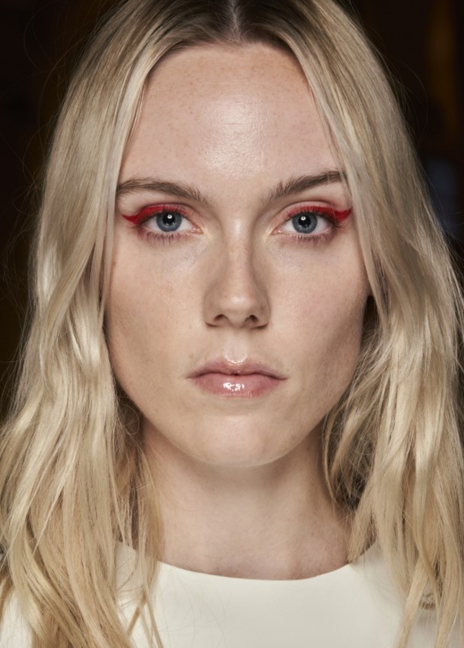 الآيلاينر الملون في عرض Salvatore Ferragamo