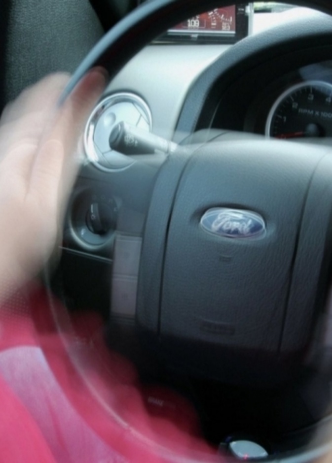  ما هي اسباب اهتزاز مقود السيارة عند القيادة ؟