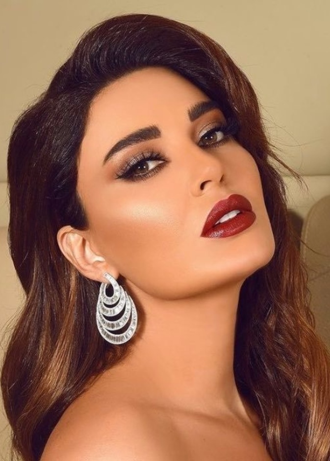 اجمل رسمات مكياج للفستان الأسود من وحي اطلالات سيرين عبدالنور
