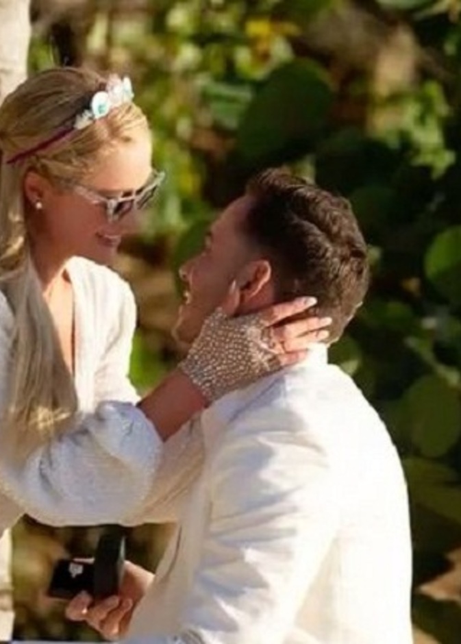 باريس هيلتون وخطيبها