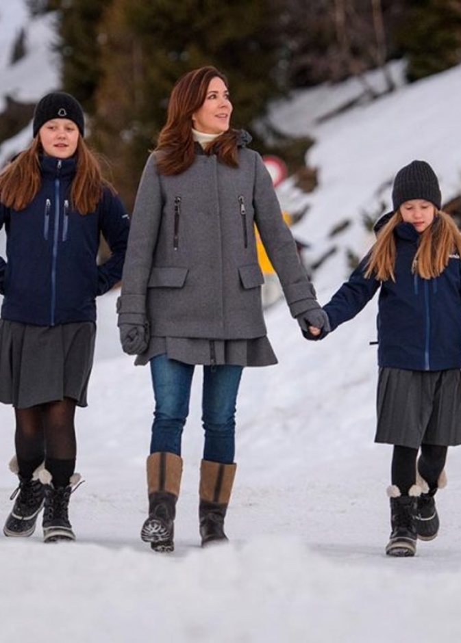 الأميرة ماري تنشر صورة من أجازة عطلة منتصف العام لأطفالها الأربعة