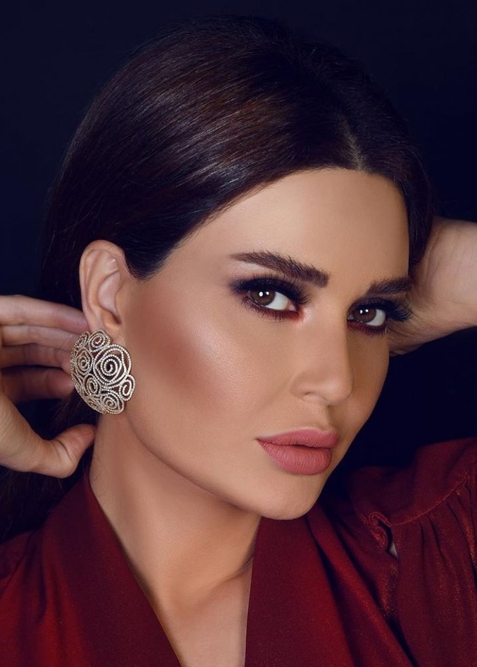  مكياج راقي بأسلوب سيرين عبد النور