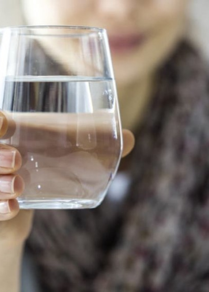 هل شرب الماء بكثرة يفيد في الحماية من فيروس كورونا الجديد